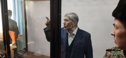 «Оңбағандар»: Алмазбек Атамбаев сот отырысында шу шығарды