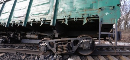 Түркістан облысында жүк пойызының вагондары рельстен шығып кетті