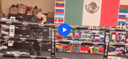 "Ол қазақ әндерінен ғажап әсерге бөленеді": Канело жаттығуда қазақ әніне биледі