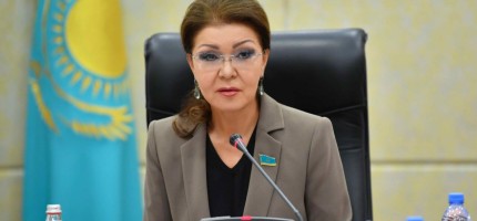 Жұрт Назарбаеваға тиесілі жолмен жүру үшін ақы төлеп келген