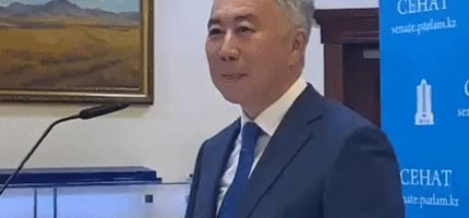 Вице-премьер киіміне қатысты жауабымен журналистерді күлдірді