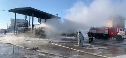 Мұнай базасындағы жұмысшының өртеніп кеткен сәті видеоға түсіп қалды