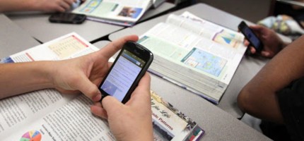Сабақта оқушы мен мұғалімнің ұялы телефон пайдалануына тыйым салынбақ
