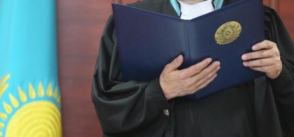 Көршісін баласымен қосып өртеген ер адам қылмыстық жауапкершіліктен босатылды