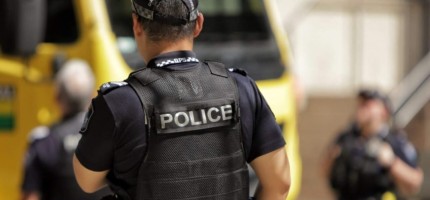 Полиция тінту кезінде балаларды шешінуге мәжбүрлеген