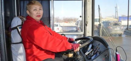 40 жыл бойы қоғамдық көлік тізгіндеген қарағандылық әйел