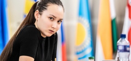 Сынға іліккен Жансая Әбдімәлік Бибісараға жауап берді