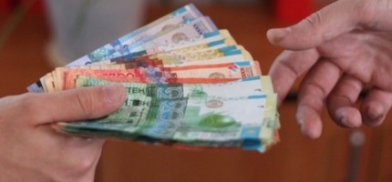 Мектеп директорының әйелі мұғалімдерден ақша жинаған