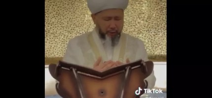 Желіде Бас мүфтидің мешітте өксіп жылаған видеосы тарады