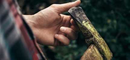 Жетісу облысында ер адам балтамен әйеліне шабуыл жасады