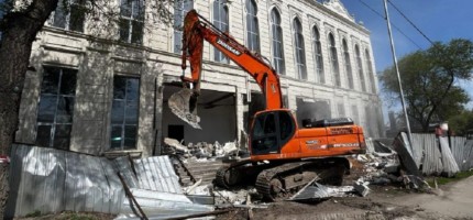 Алматыда рұқсатсыз салынған мейрамхана сүрілді