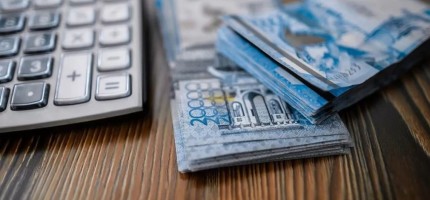 Дүйсенбіден бастап зейнеткерлер 300 мың теңге жәрдемақы ала ма?