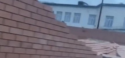 Жаңадан салынған мектеп жел тұрып, қирап қалды
