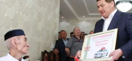 Әкім соғыс ардагеріне көлік сыйлады
