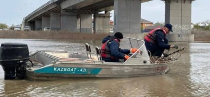 Оралда көпірден секірген жасөспірім қыздың денесі табылды