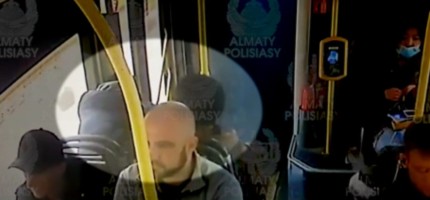 Алматылық әйелдің автобуста телефон ұрлағаны видеоға түсіп қалды