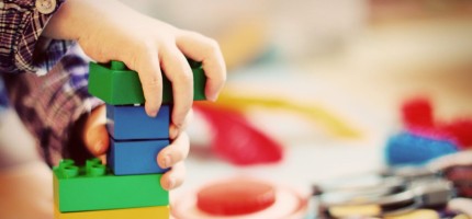 Балабақша меңгерушісінің 15 жастағы ұлы тәрбиеленушілерді азғырған