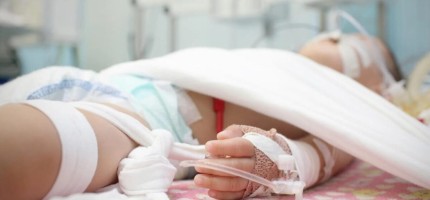 Павлодар облысында терең шұңқырға құлаған бала ауыр халде жатыр