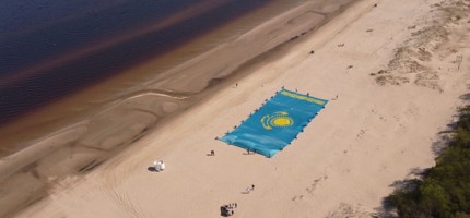 Юрмалада жанкүйерлер Қазақстан туын жайды (ВИДЕО)