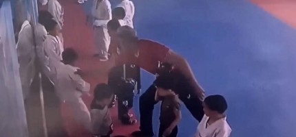 Балабақшада каратэ жаттықтырушысы балаларды ұрған