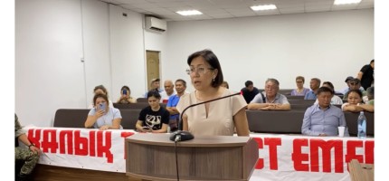 «Әуежайды басып алу ісі»: прокурор Әйгерім Тілеужанға 5 жыл жаза сұрады