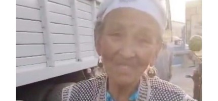 «Үш кредитім бар»: 88 жастағы кейуана жүк көлігін жүргізіп жүр (ВИДЕО)