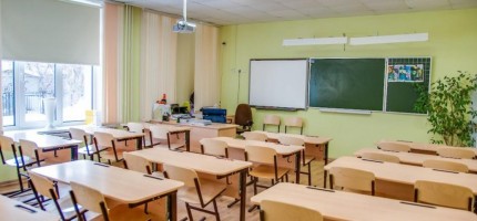 «Өгей әкесі зорлады»: Мектеп мұғалімдері дауға қалды