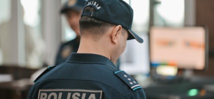 Үйінде зорлық-зомбылық көрсететін полицейлер жазаланбақ