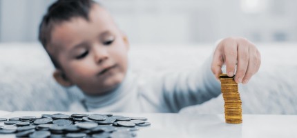 Жаңа бастама: Әр баланы бағуға мемлекет ай сайын ақша бөледі