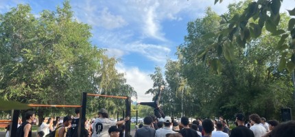 Street Workout чемпионы Астанаға келіп, өнер көрсетті