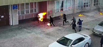 Ақтауда ер адам әкімдік алдында өзін өртеген