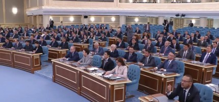 Бес-ақ минутқа созылған Мәжіліс пен Сенат отырысы
