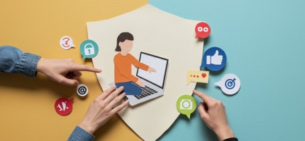 Әлеуметтік желілер миымызды қалай алдайды және одан шығудың жолы бар ма?