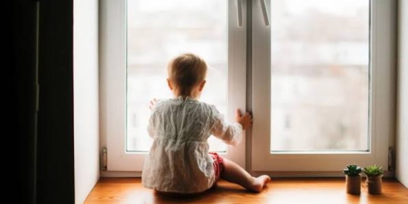 Бір сәтке көзден таса қалдыру баланың өміріне қауіп төндіруі мүмкін: елордалық дәрігер ата-аналарға үндеу жасады
