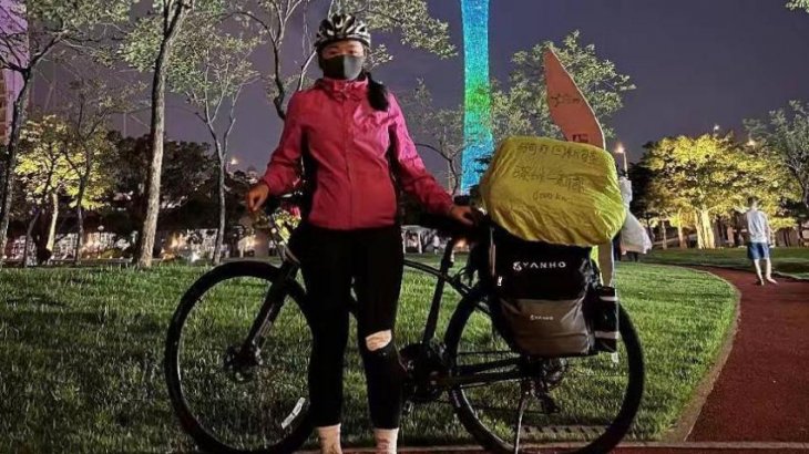 Қытайдағы қазақ қызы 6 мың шақырым жерді велосипедпен жүріп өтті