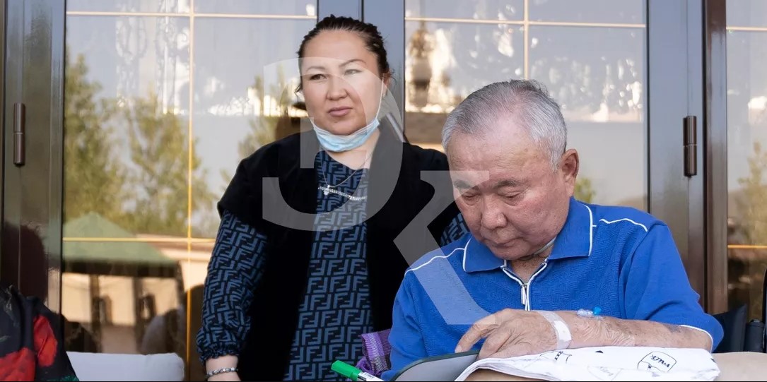 Болат Назарбаевтың қызы: 108 мың теңге зейнетақысына күн көреміз