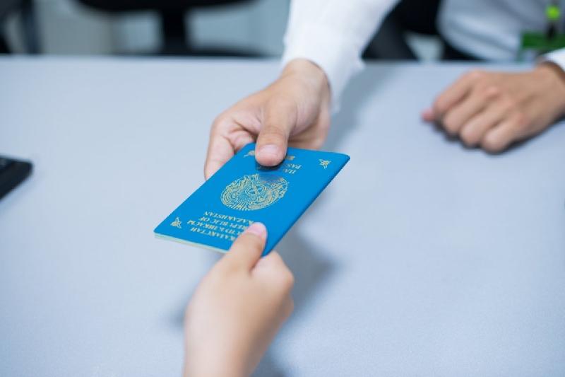 Мобилизациядан қашып келгендерге заңсыз ҚР паспорты сатылған ба?