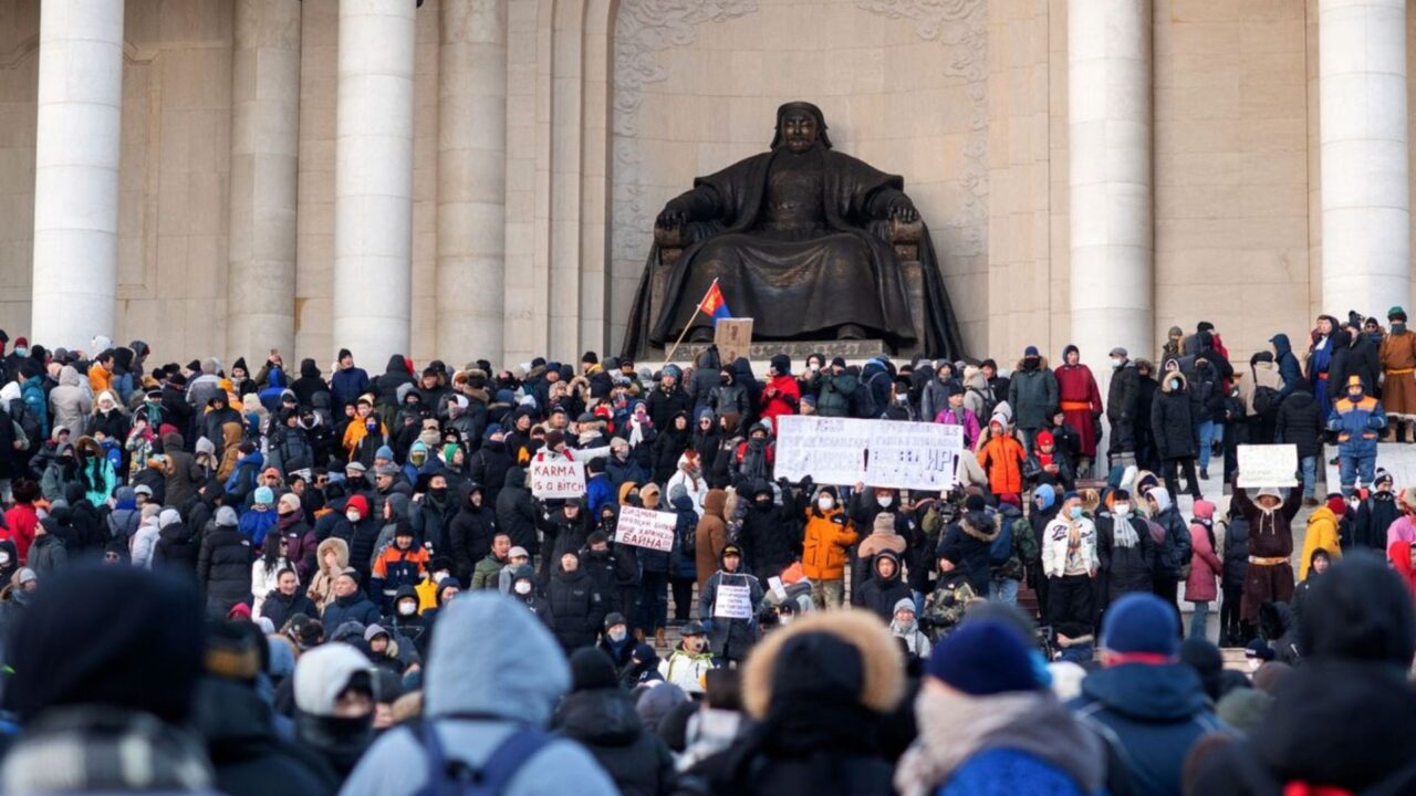 Моңғолия үкіметі көмір ұрлағандардың есімін жариялайтын болды