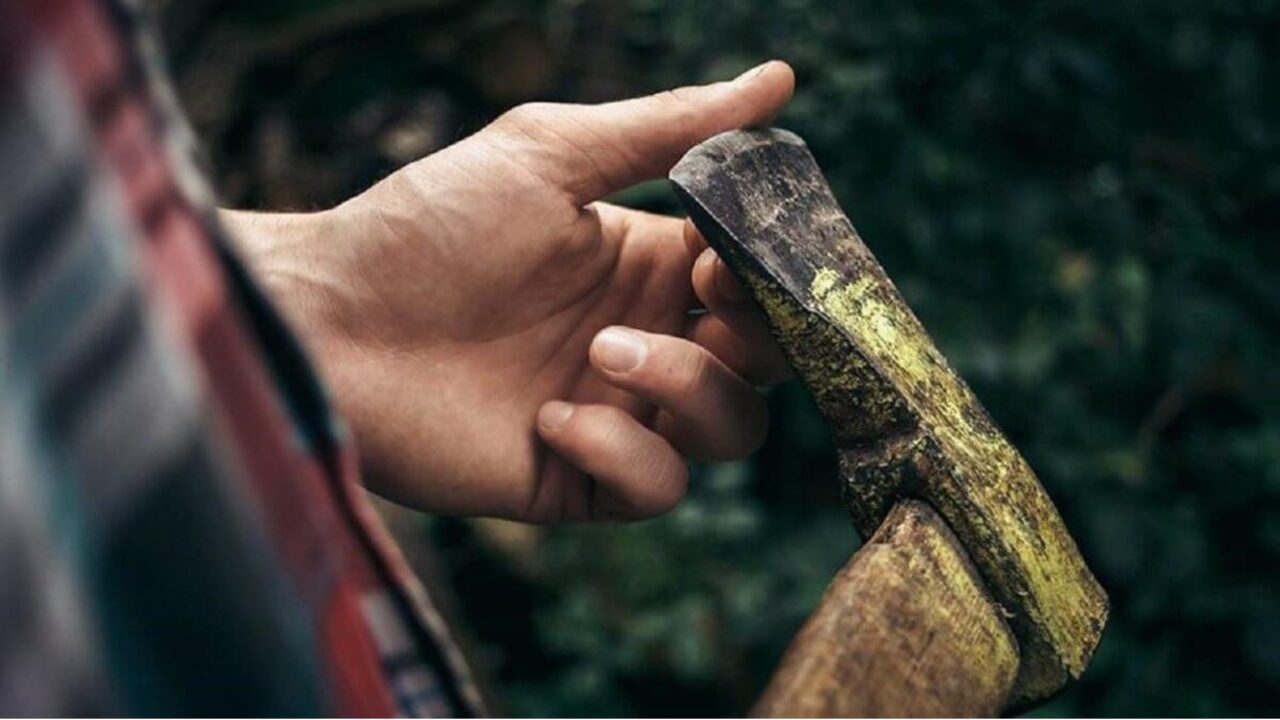 Жетісу облысында ер адам балтамен әйеліне шабуыл жасады