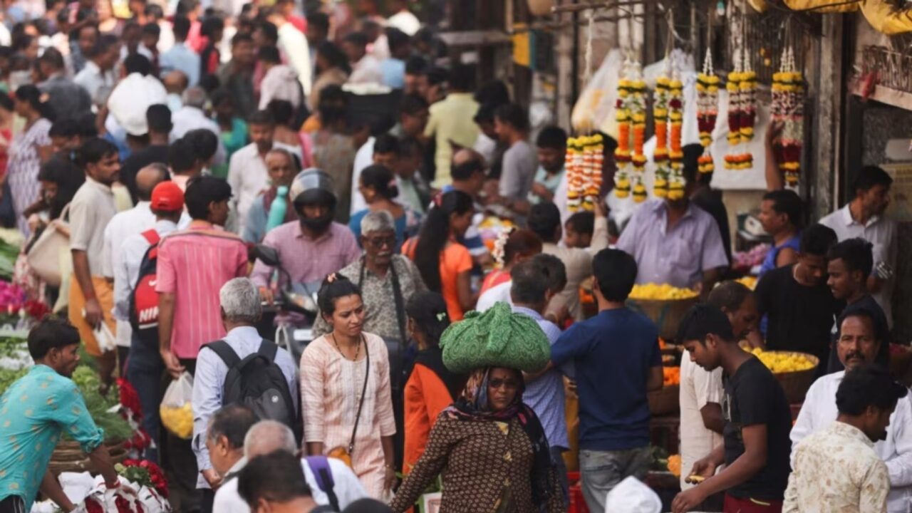 БҰҰ: Үндістан биыл халық саны бойынша Қытайды басып озады