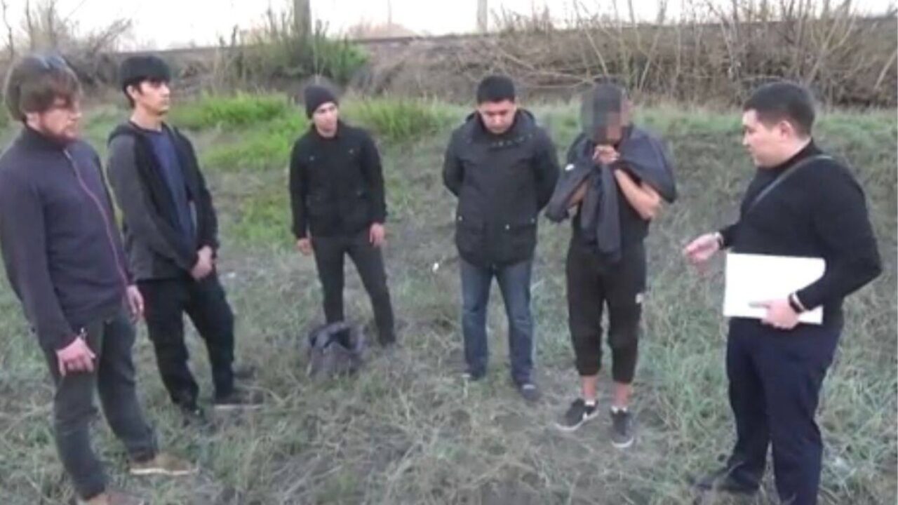 Қарағанды полицейлері есірткі сатумен айналысқан Ресей азаматын қолға түсірді